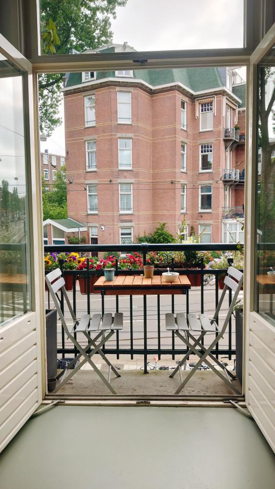 #13 Een balkontafel op een klein balkon